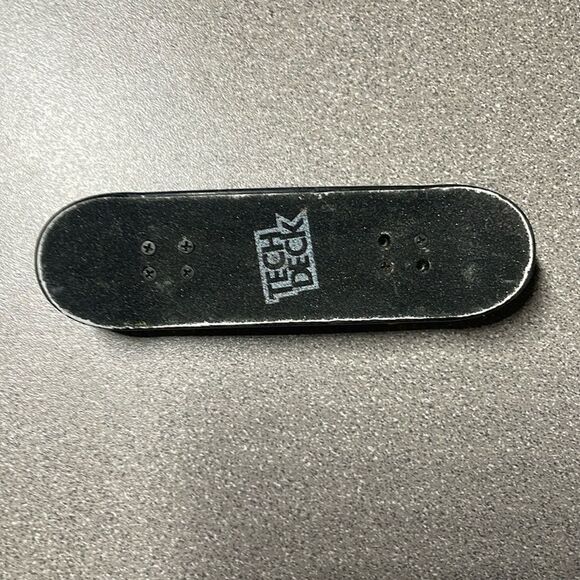 Tech Deck Mini Skateboard featuring Blind Seea Golden Bear - Picture 2 of 6